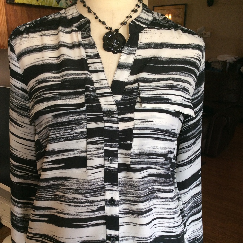 Black Flower Necklace, Pre-owned - Picture 5 of 11